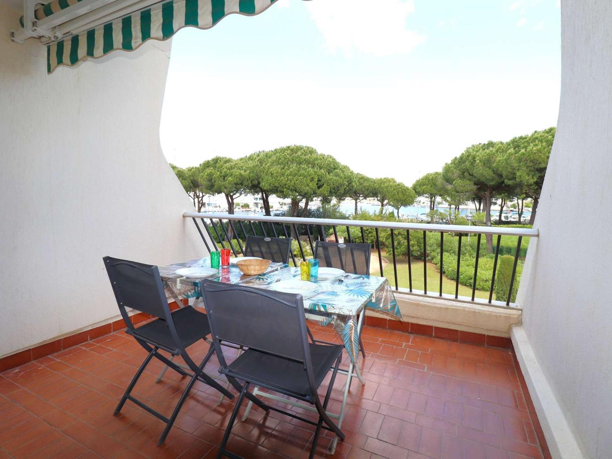 Avec Piscine, Parking Et Terrasse A Port Camargue - Fr-1-307-262